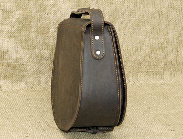 КОЖАНАЯ СУМКА (ЯГДАШ).РУЧНАЯ РАБОТА.(вид с боку)